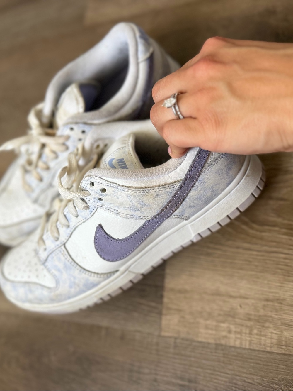 Nike Women’s Low-Top Sneakers in Lavender and White - Picture 1 of 3